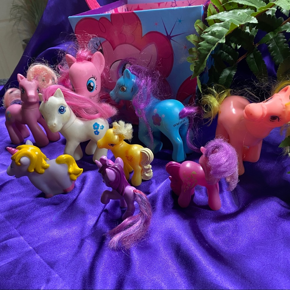 📌My little pony bundle & paperboard bucket some are vintage
